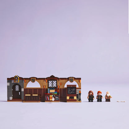 Đồ Chơi Lắp Ráp Lâu Đài Hogwarts: Lớp Học Bùa Chú LEGO HARRY POTTER 76442