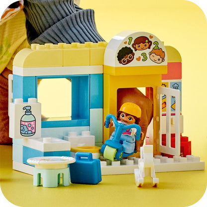 Đồ chơi lắp ráp Trung tâm chăm sóc trẻ LEGO DUPLO 10992